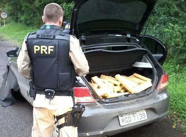 Droga estava em um ve&iacute;culo que tentou fazer ultrapassagem em local proibido