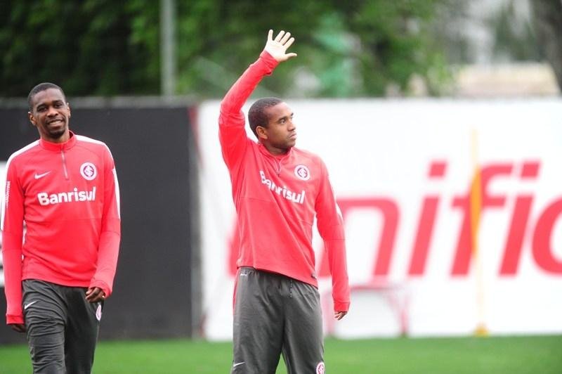 Juan e Anderson ganharam chances no time titular contra o Santos
