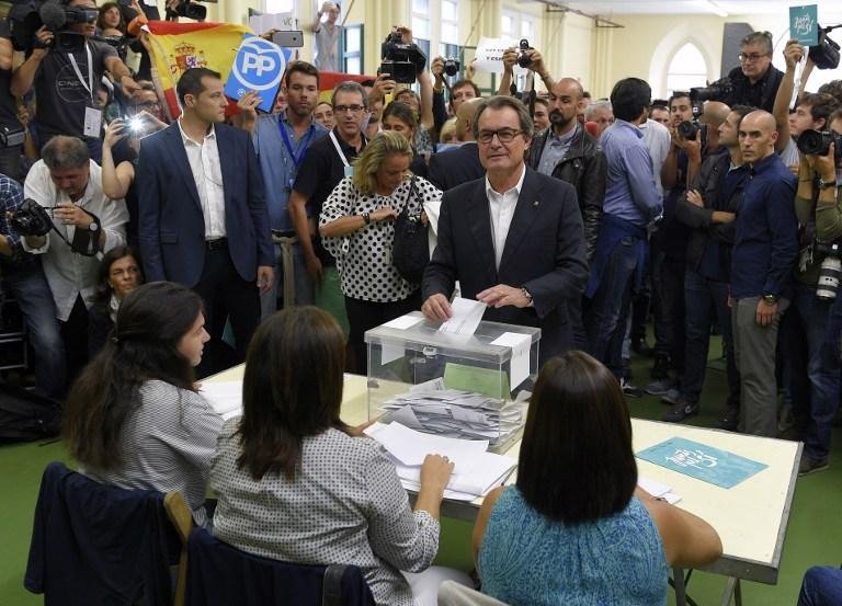 Catal&atilde;es votam em elei&ccedil;&atilde;o regional hist&oacute;rica