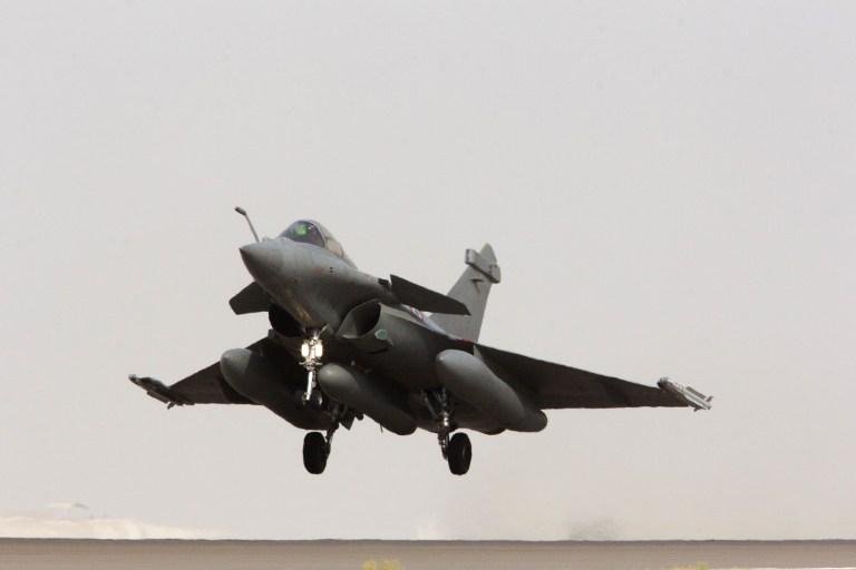 Fran&ccedil;a realiza primeiros ataques a&eacute;reos contra Estado Isl&acirc;mico 