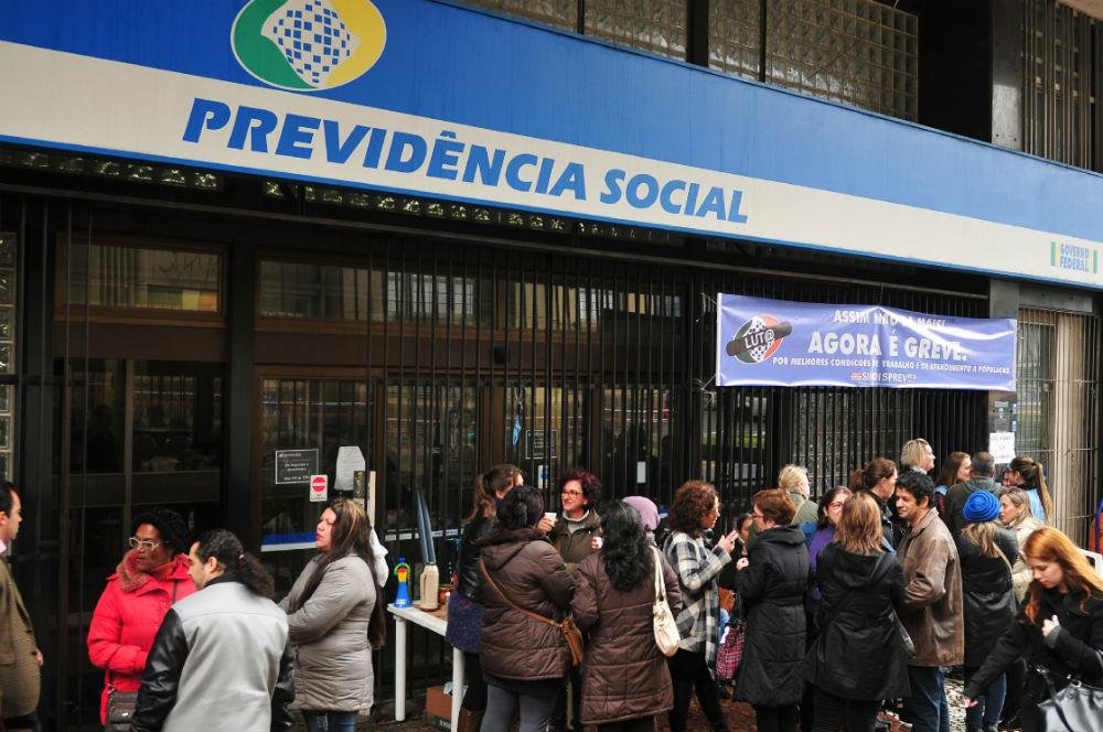 M&eacute;dicos peritos mant&ecirc;m paralisa&ccedil;&atilde;o