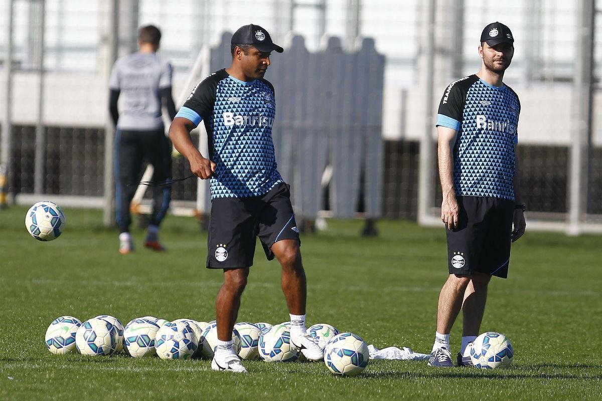 Roger define time que enfrenta o Fluminense na manh&atilde; desta ter&ccedil;a-feira