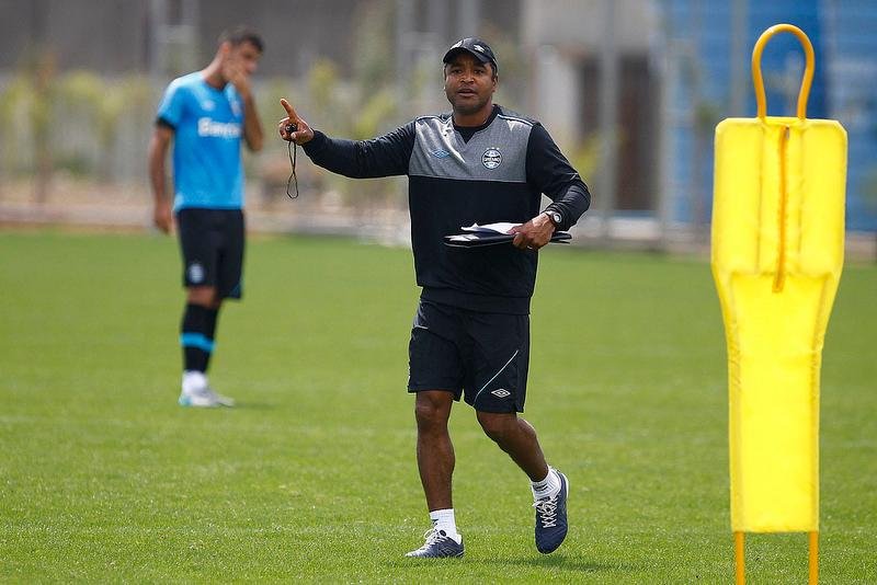 Roger minimizou aus&ecirc;ncia de Ronaldinho