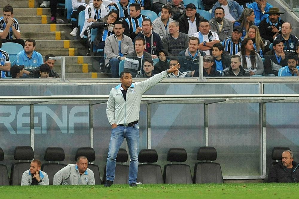 Roger quer est&aacute;dio cheio contra o Fluminense