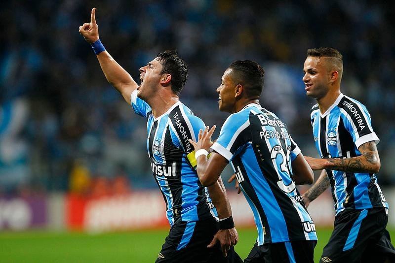 Gr&ecirc;mio encara o Fluminense em busca de vaga na semifinal