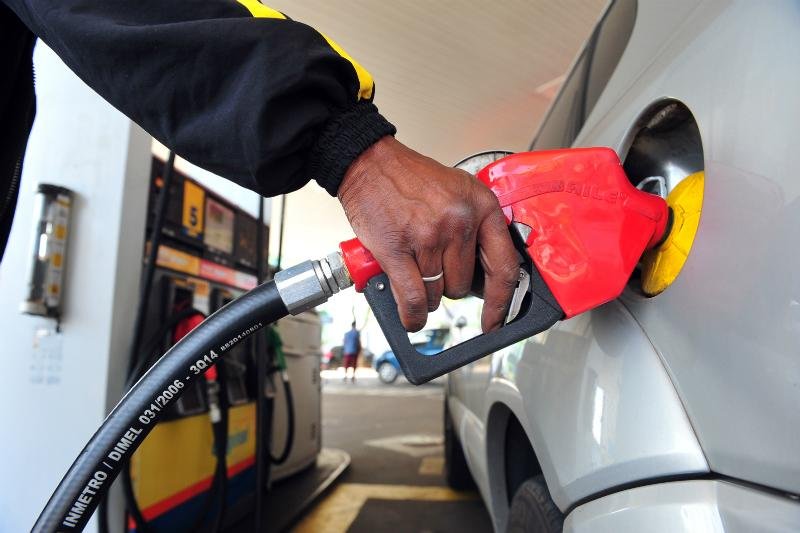 Litro da gasolina em bombas de Porto Alegre sobe R$ 0,20 