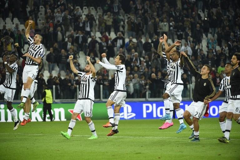 Juventus domina Sevilla e segue 100% na Champions
