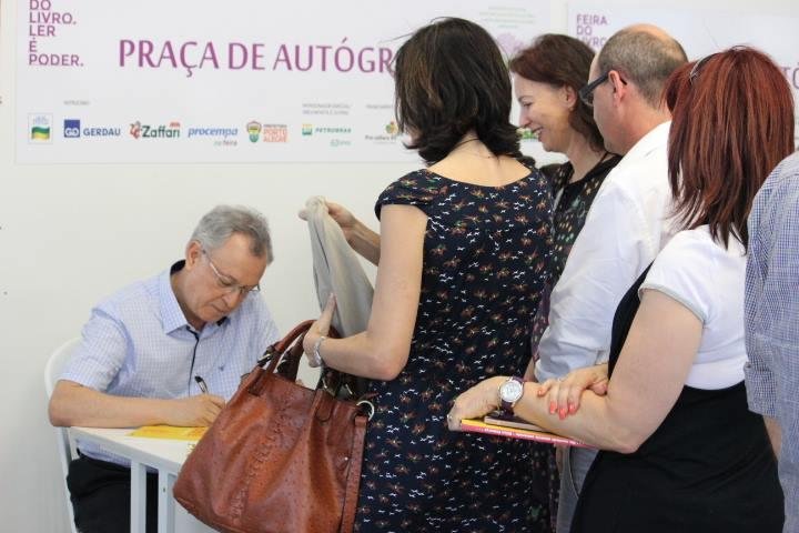 Dilan Camargo publicou tr&ecirc;s livros infantis em 2014
