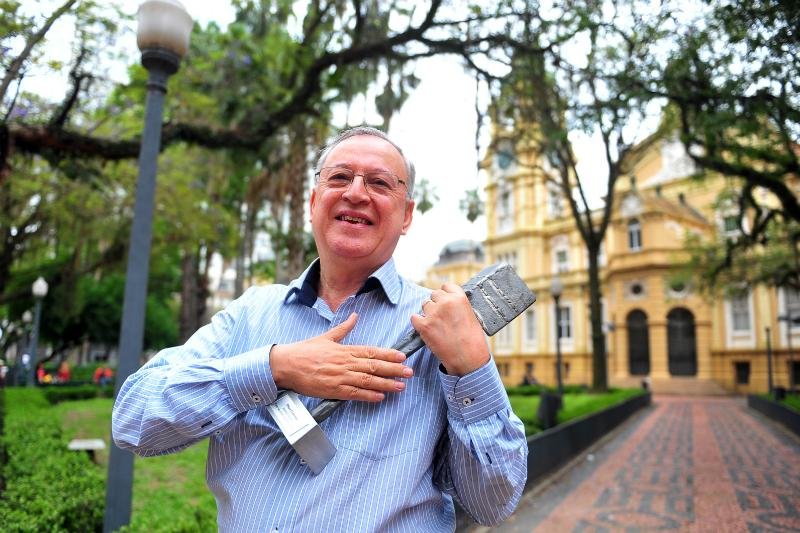 Patrono Dilan Camargo quer estimular a leitura entre as crian&ccedil;as
