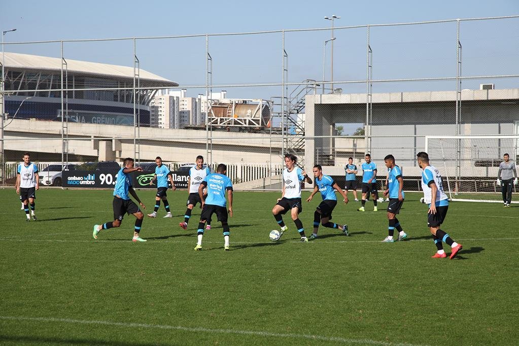Geromel treinou normalmente e pode enfrentar o Cruzeiro