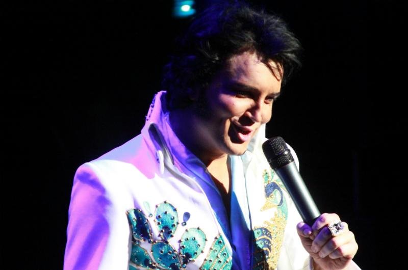 Ben Portsmouth interpreta Elvis Presley em show hoje