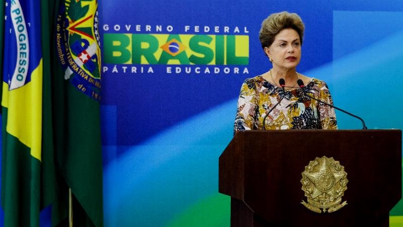 Dilma Rousseff e os ministros Joaquim Levy e Nelson Barbosa, assinaram decreto 