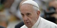 Vaticano nega apoio do Papa a americana contrária a casamento gay