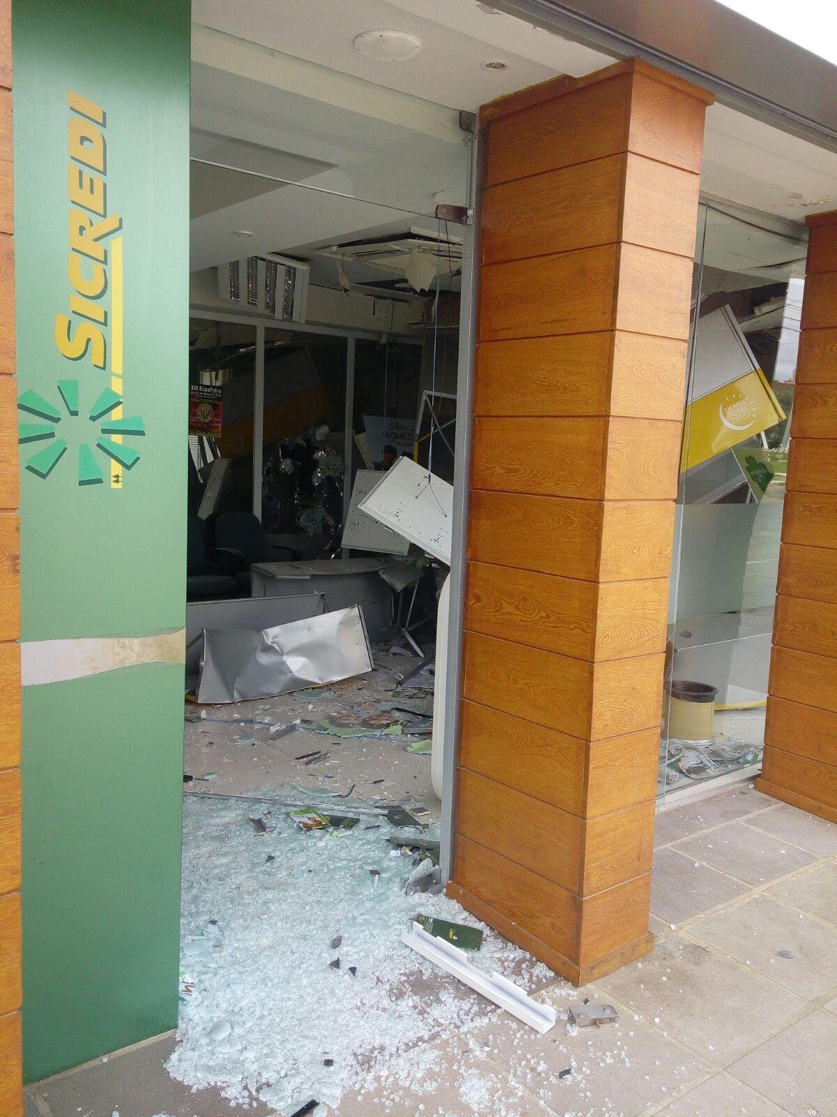 Ag&ecirc;ncia foi explodida durante ataque