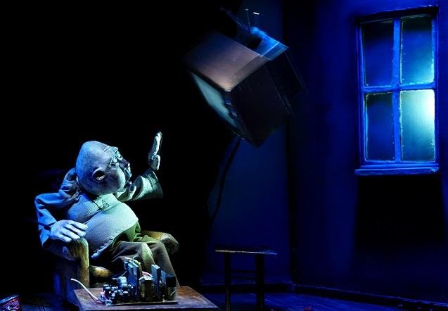 Merlin Puppet Theatre, da Gr&eacute;cia, apresenta Clown Houses