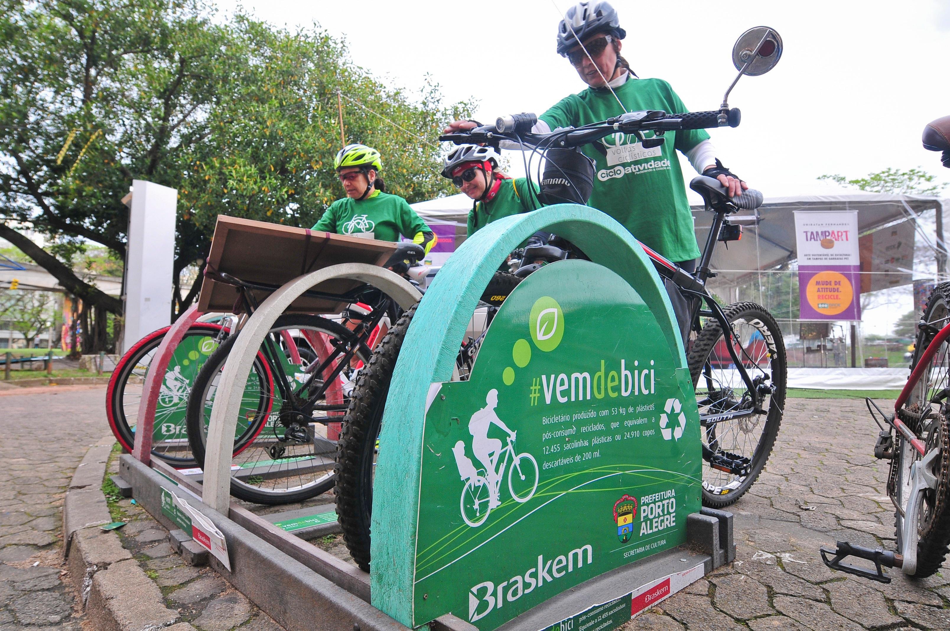 Cada biciclet&aacute;rio &eacute; feito com 19,5kg de pl&aacute;stico reciclado