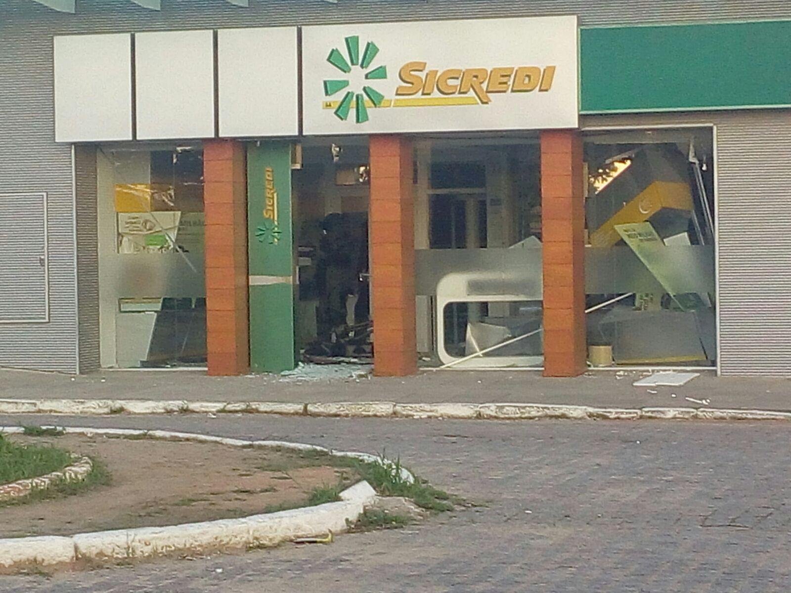Gate detona parte dos explosivos em ag&ecirc;ncia do Sicredi
