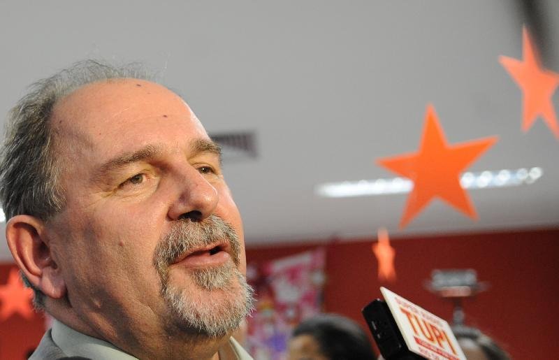 Pol&iacute;tico que lutava contra um c&acirc;ncer foi presidente do PT e da Petrobras