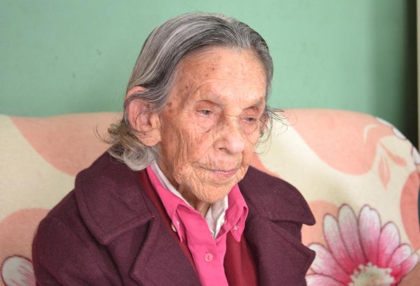 Idosa Justina Leria da Silva tem sete filhos, 23 netos e 42 bisnetos