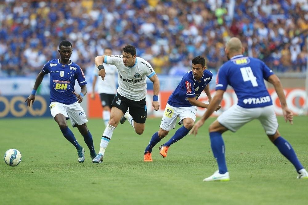 Tricolor enfrenta o atual bicampe&atilde;o brasileiro tentando n&atilde;o se distanciar da ponta de cima da tabela