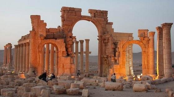 Estado Isl&acirc;mico destr&oacute;i Arco do Triunfo de Palmira