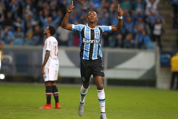 Erazo jogou 35 jogos pelo Gr&ecirc;mio e marcou dois gols