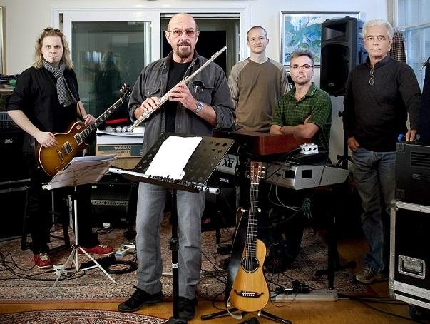 A banda j&aacute; teve v&aacute;rias forma&ccedil;&otilde;es, mas Ian Anderson continua firme atrav&eacute;s dos anos
