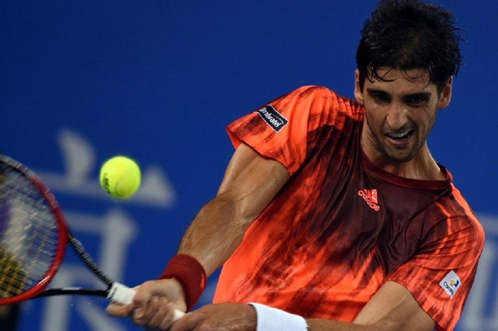Bellucci cai diante de Ferrer na estreia em Pequim