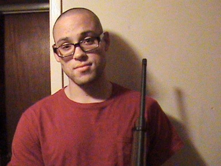 M&atilde;e de autor de massacre no Oregon sabia de seu fasc&iacute;nio pelas armas