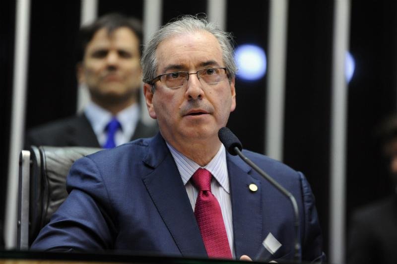 Presidente da C&acirc;mara n&atilde;o quis comentar sobre contas na Su&iacute;&ccedil;a 