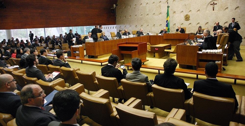 Comiss&atilde;o da C&acirc;mara aprova projeto que reajusta em 16,38% sal&aacute;rio de ministros do STF