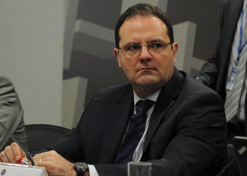 Luis In&aacute;cio Adams afirma que parecer ainda ser&aacute; alvo de an&aacute;lises e condena "tentativas de movimento de cassa&ccedil;&atilde;o"