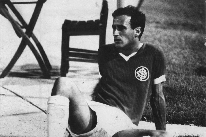 Campe&atilde;o ga&uacute;cho com o clube estava internado para tratar um c&acirc;ncer