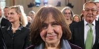 Bielorrussa Svetlana Alexievich vence o Prêmio Nobel de Literatura