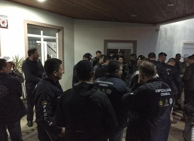S&atilde;o cumpridos 15 mandados de pris&atilde;o e outros 19 de busca e apreens&atilde;o 