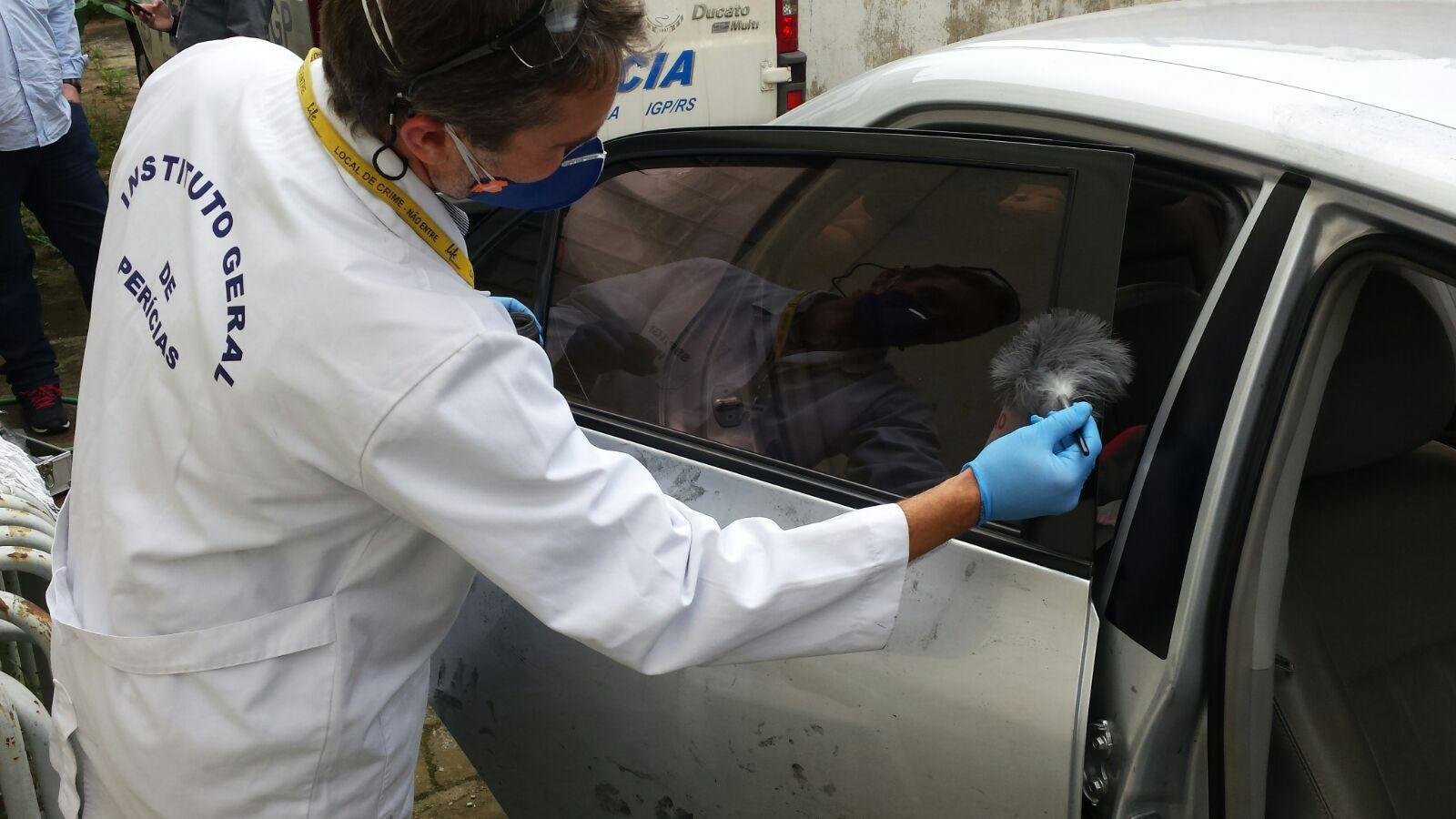 Carros est&atilde;o sendo periciados