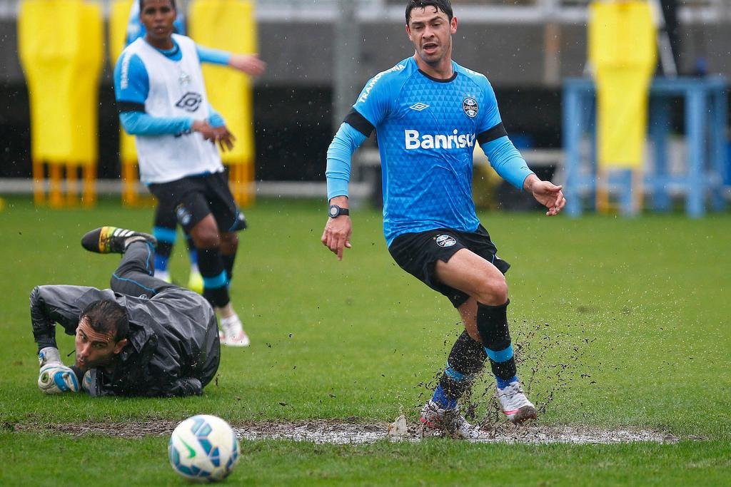 Giuliano foi o destaque do treino da tarde desta quinta-feira