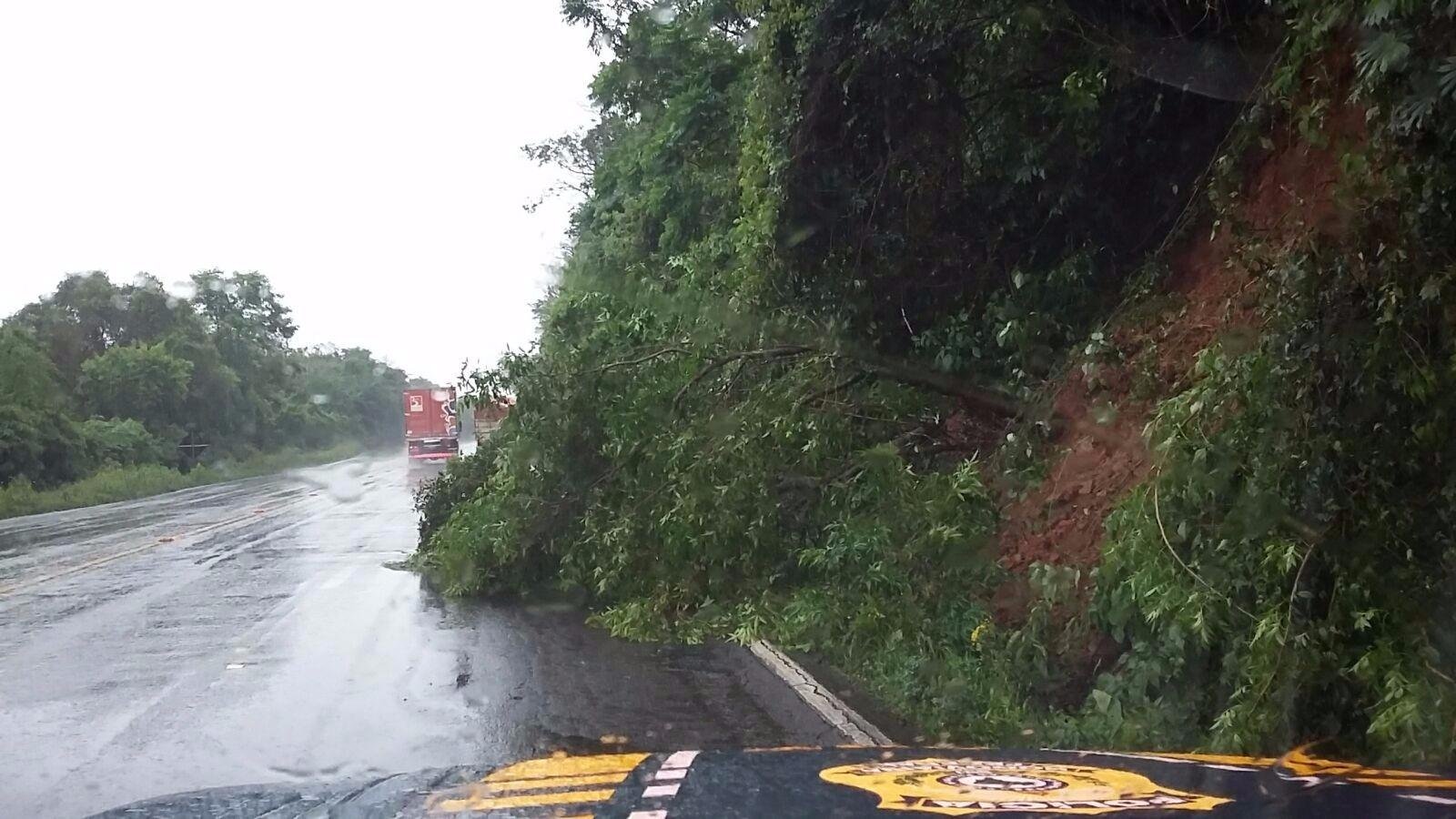 Serra ainda sofre com risco de queda de barreiras e cheias de rios