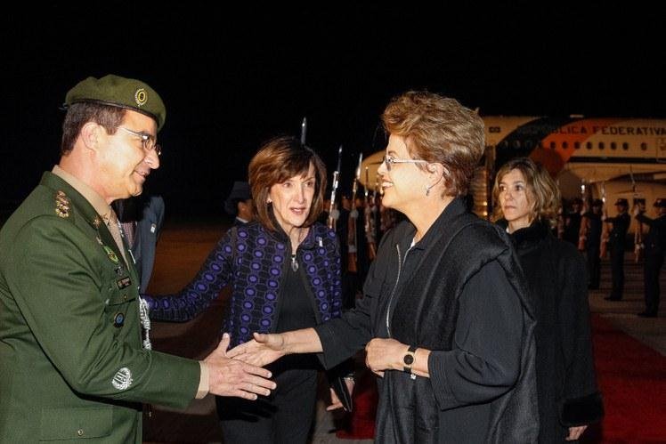 Dilma chega a Bogot&aacute; para visita de Estado