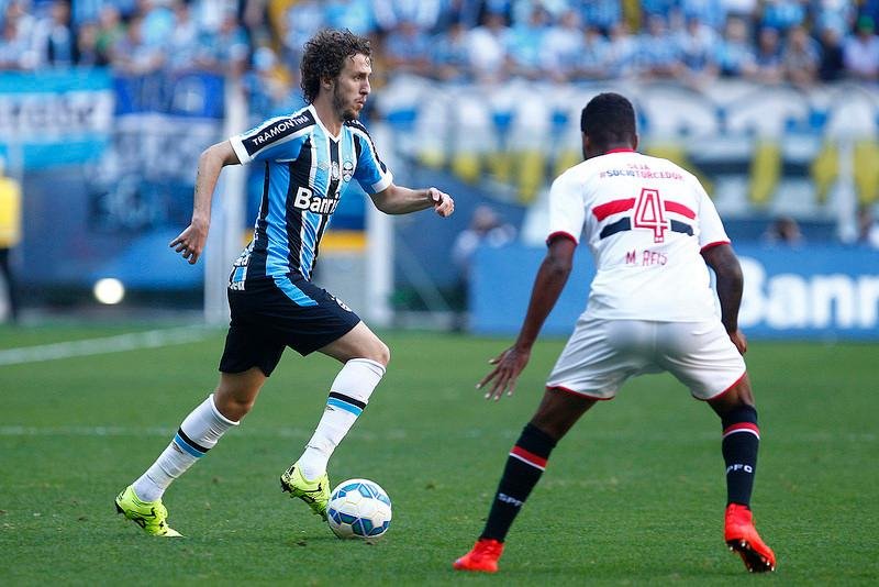Galhardo espera por acerto para seguir no Gr&ecirc;mio