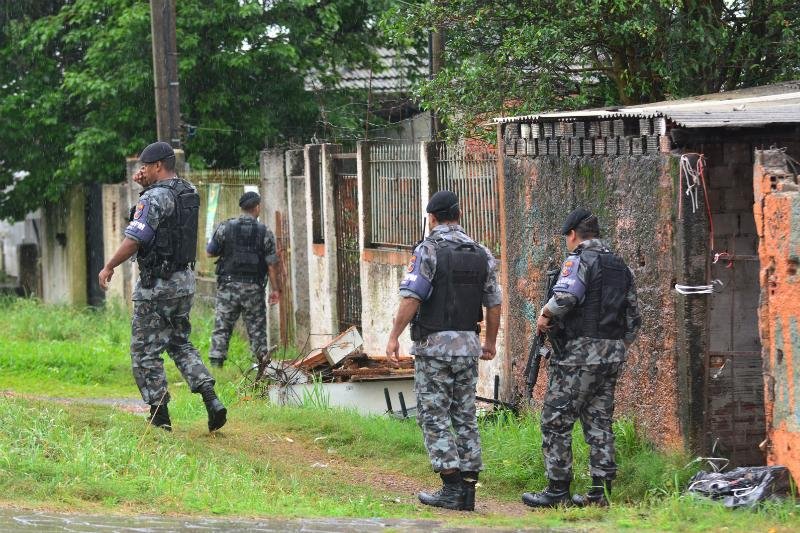 Brigada Militar ocupa Vila Jardim ap&oacute;s inc&ecirc;ndio em &ocirc;nibus