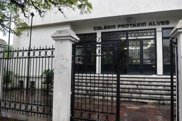 Prot&aacute;sio Alves atende cerca de dois mil alunos, matriculados em tr&ecirc;s turnos diferentes