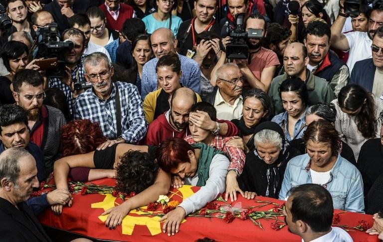 Cerca de 95 pessoas morreram e outras 246 ficaram feridas