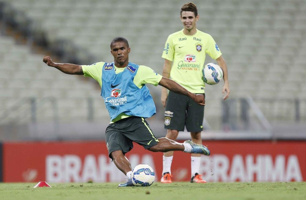 Sele&ccedil;&atilde;o treinou neste domingo no palco do jogo, o Castel&atilde;o