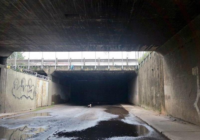 Para chegar at&eacute; local do treino dos jogadores do Gr&ecirc;mio, &eacute; necess&aacute;rio fazer um contorno na cidade de Canoas