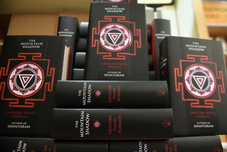 "The Montain Shadow" &eacute; sequ&ecirc;ncia do primeiro romance de Roberts, lan&ccedil;ado em 2003