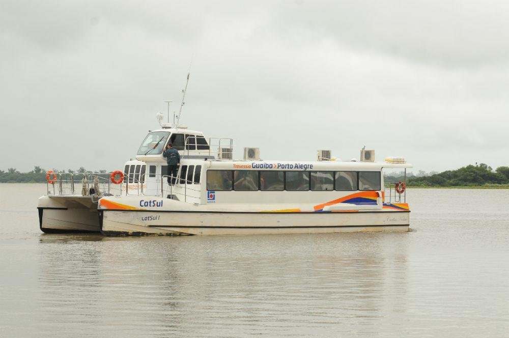 Catamar&atilde; volta a operar amanh&atilde;, ap&oacute;s tr&ecirc;s dias de cheia do Gua&iacute;ba