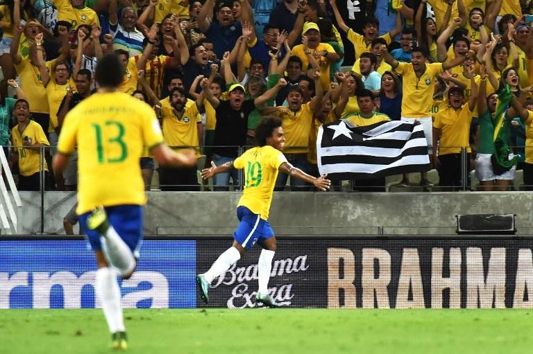 Willian marcou os dois primeiros gols da Sele&ccedil;&atilde;o contra a Venezuela