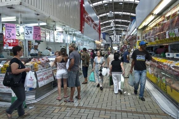 Com&eacute;rcio varejista acumula queda de 6,9% nas vendas at&eacute; agosto