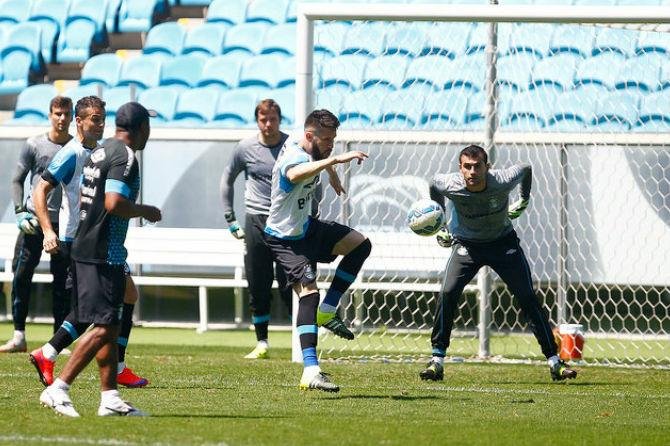Gr&ecirc;mio encerra prepara&ccedil;&atilde;o para jogo contra Santos com time definido